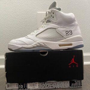 AIR JORDAN RETRO 5 METALLIC WHITE/ white black metallic silver/ size 12